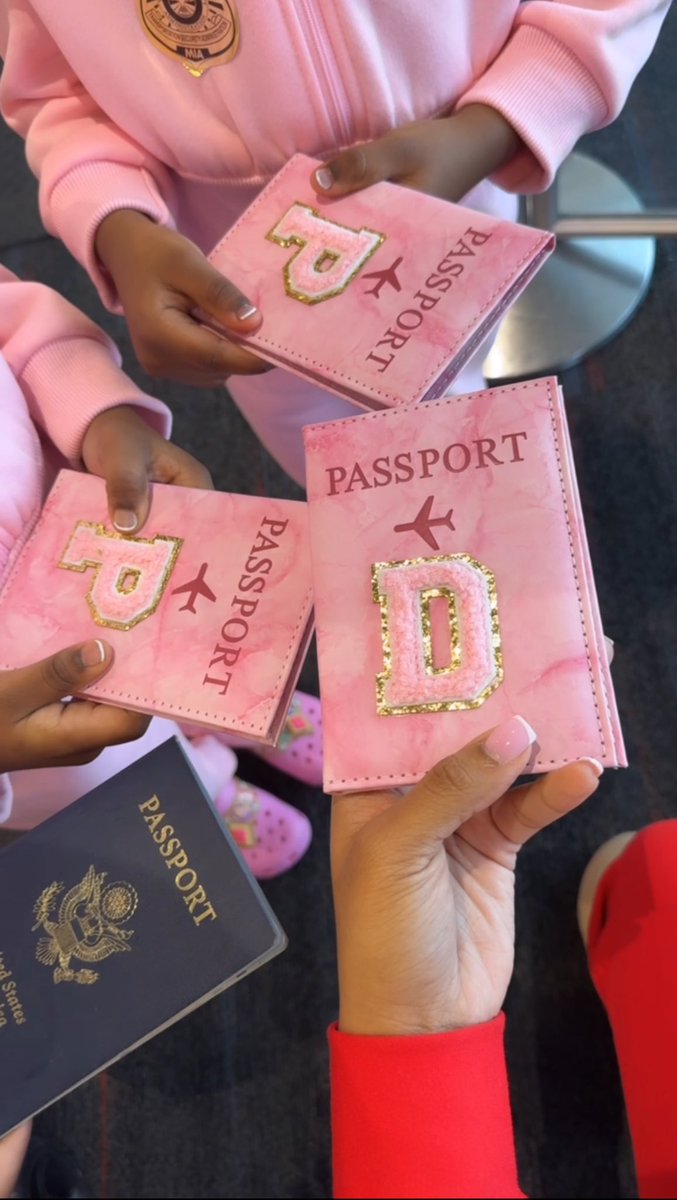ThePrettiestDee's tweet photo. Passport junkies 😍😍 https://t.co/INUbXG7PnI