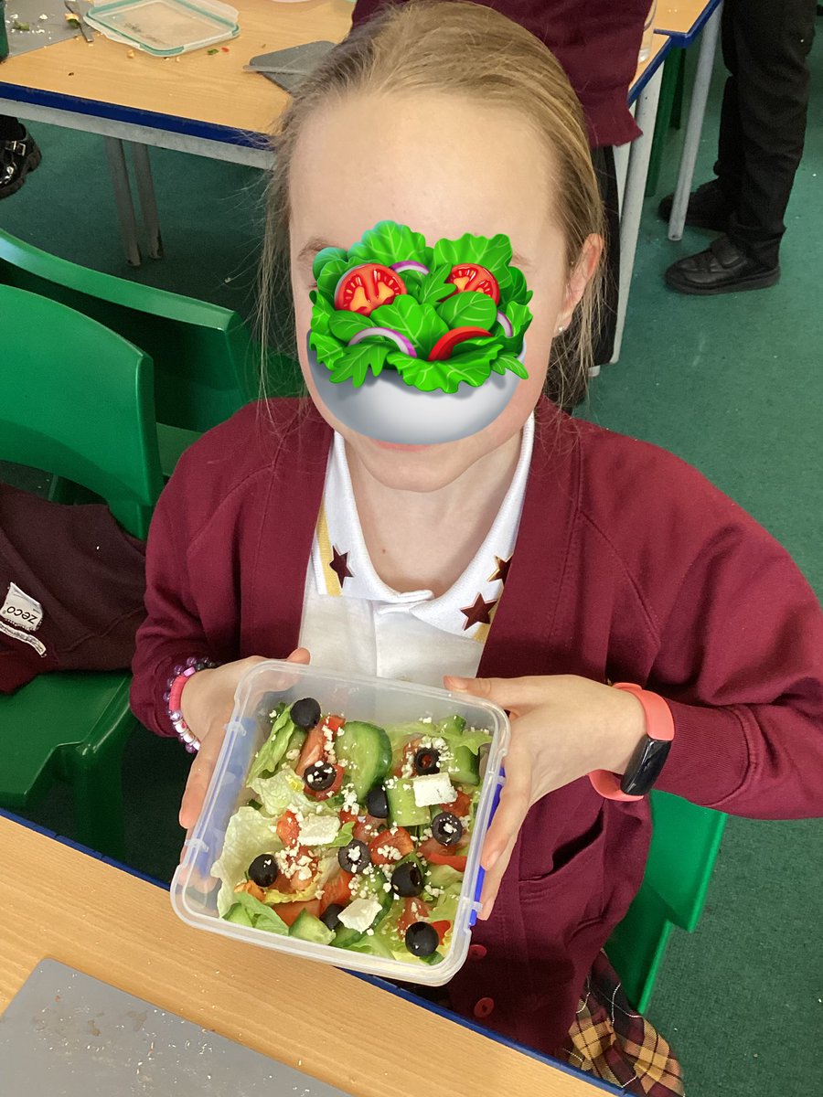 AshingdonAPA's tweet image. Year 4 had a brilliant afternoon making their own Greek salads. Yummy 😋🥒🥬🫒🍅🫑