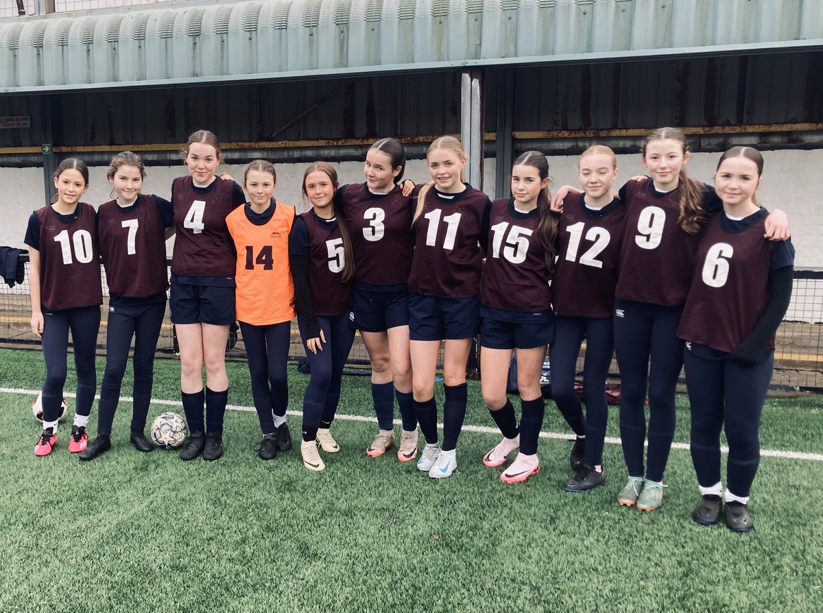 Shout out to our U13 football squad for a fantastic performance against a very strong Prestfelde School side. A goal from Deirbhile made it 1-1 and took the game to penalties where sadly Prestfelde came out on top. A great cup run girls - well done! ⚽️⚽️⚽️