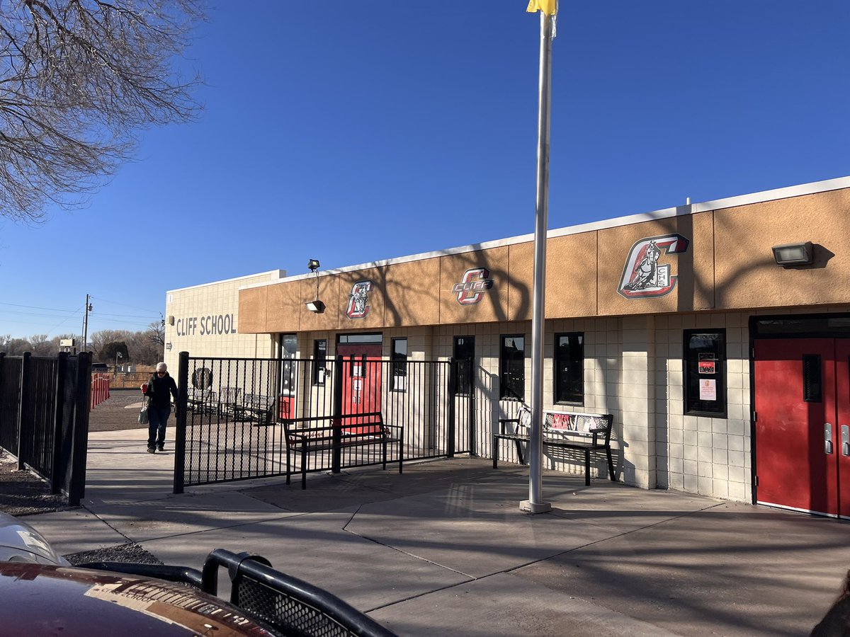 notoriousbanker's tweet photo. AGGREGATOR is in chilly Cliff, NM to watch a 7th grade game pitting the Reserve Mountaineers vs Cliff Cowboys
My nephew, Romeo wearing #43 to honor Pascal Siakam… or more likely Reserve has no clue who he is
I got you with 7th grade coverage with AGGREGATOR
#GoReserve https://t.co/sBcvg1LL12