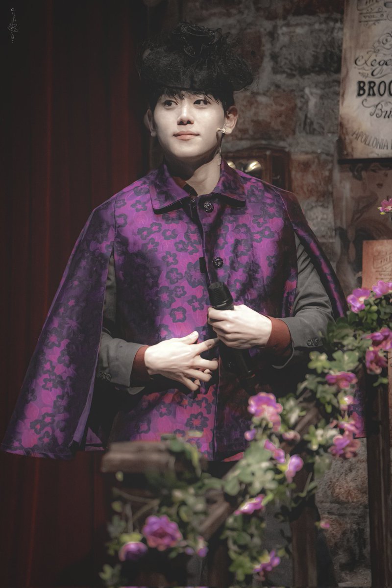 25. 1. 31. 미아 파밀리아 커튼콜

오스카 役 || #임태현

내 이름은 부티
사랑하는 파파의 파랑새