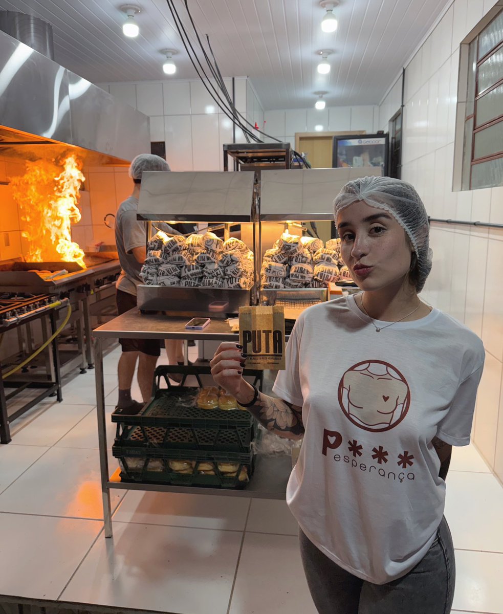 martinaolvr_'s tweet photo. Essa é a segunda ação do Puta Esperança e dessa vez decidimos doar mais de 200 Hambúrgueres para moradores de rua da minha cidade. 

“Puta Esperança” um projeto criado para influenciar outras criadoras de conteúdo adulto a ajudar comunidades carentes de onde moram. https://t.co/mcsnnHiFQj