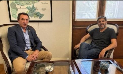 Inaceptable!! que el jefe de gabinete #bonaerense, Carlos Bianco, siga ignorando las #prioridades de los bonaerenses 😡. En vez de mejorar la #seguridad y solucionar el deplorable estado de #IOMA que afecta nuestra #salud 😷, se preocupa por las SAD. ¡Exigimos un cambio ya! 🚨