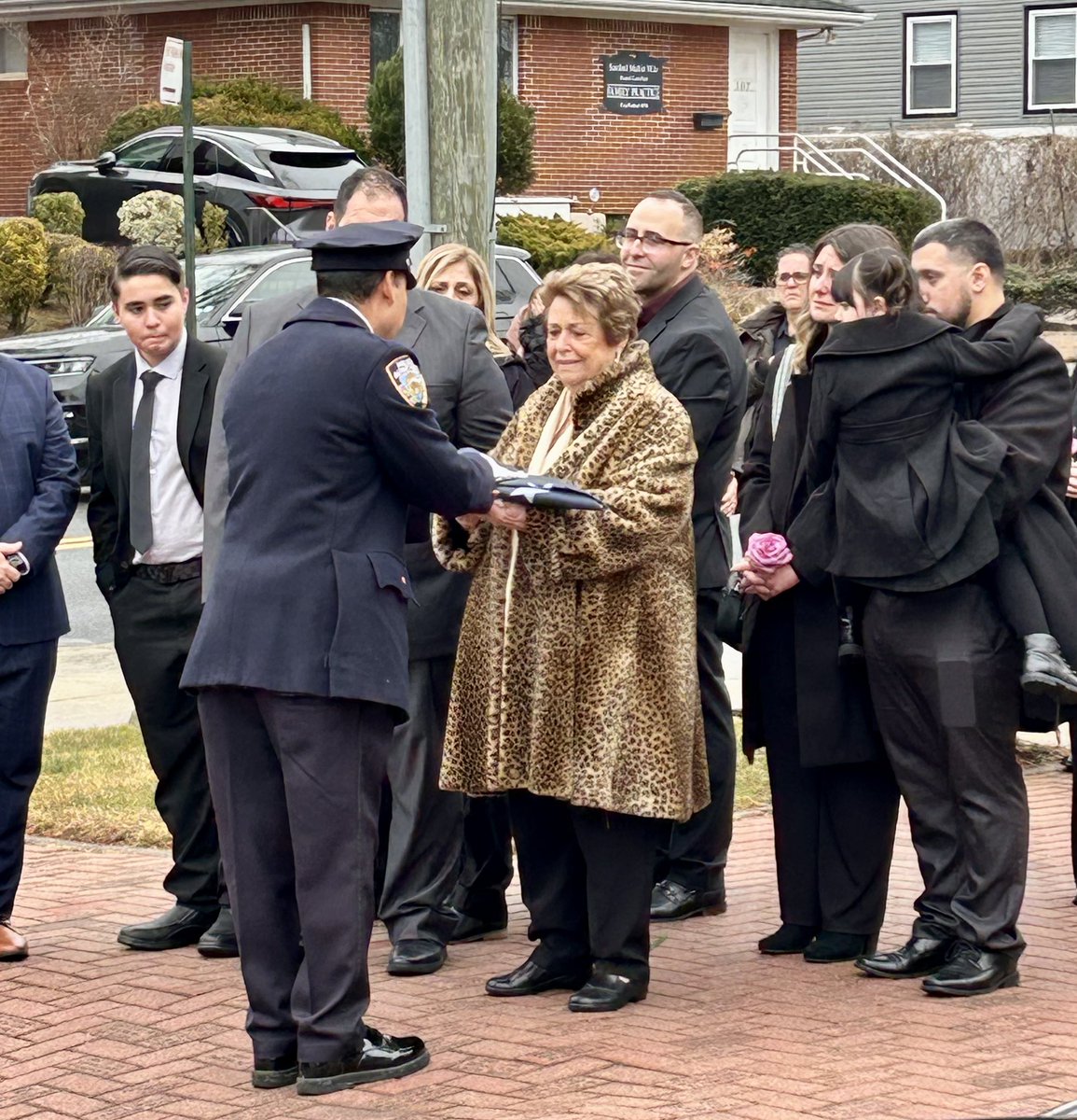 NYPDCeremonial's tweet photo. Police Officer Frank Bellotti retired in 1985 from the @NYPD6PCT. 

Police Officer Bellotti’s family was presented with our department flag in his honor. 

May he rest in eternal peace.
#NeverForget 
@NYPDnews https://t.co/O90xIzaj8H