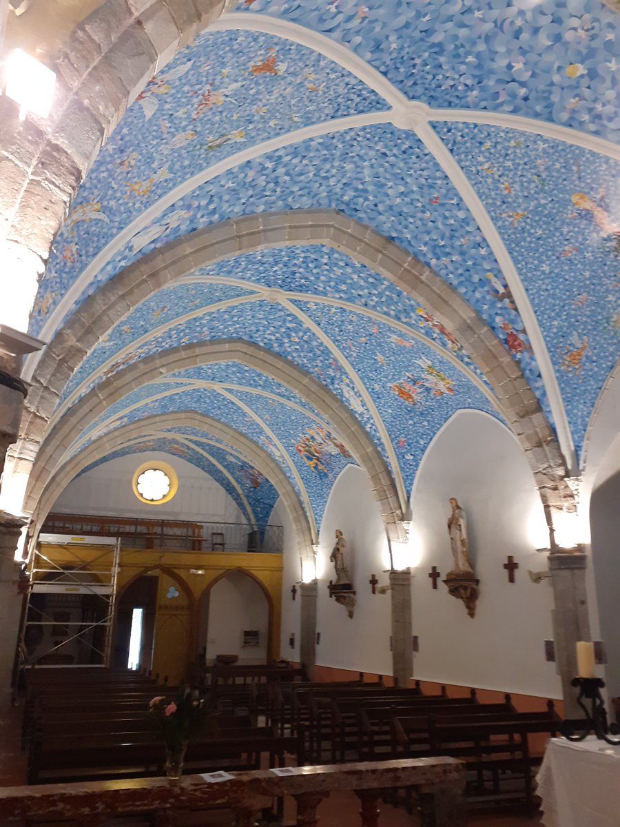 _harillo's tweet photo. Un artiste-peintre a consacré huit années de travail pour décorer les voûtes d'une église près de Carcassonne https://t.co/mwaKtb0Wcp