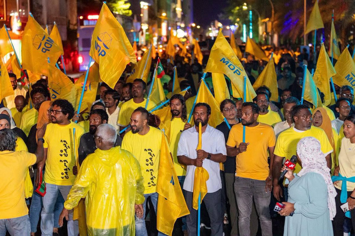 “ޓެކްސްތައް ވީ ބޮޑު، ރައްޔިތުންނަށް ލިބޭ އާމްދަނީ ވީ ކުޑަ”
#FudhijjeFundijje