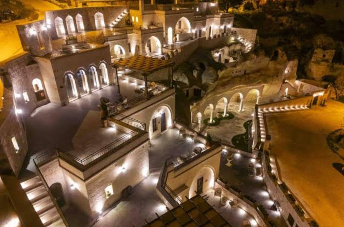 El recien inaugurado hotel de @signatureturkey Premium Cave Suites se ha elegido como el mejor hotel de #Capadocia por los usuarios de <a href="/bookingcom/">Booking.com</a> con un 10.
El Signature Premium Cave Suites ofrece un alto nivel de servicio y destaca por sus lujosos instalaciones 
No pierdes esta