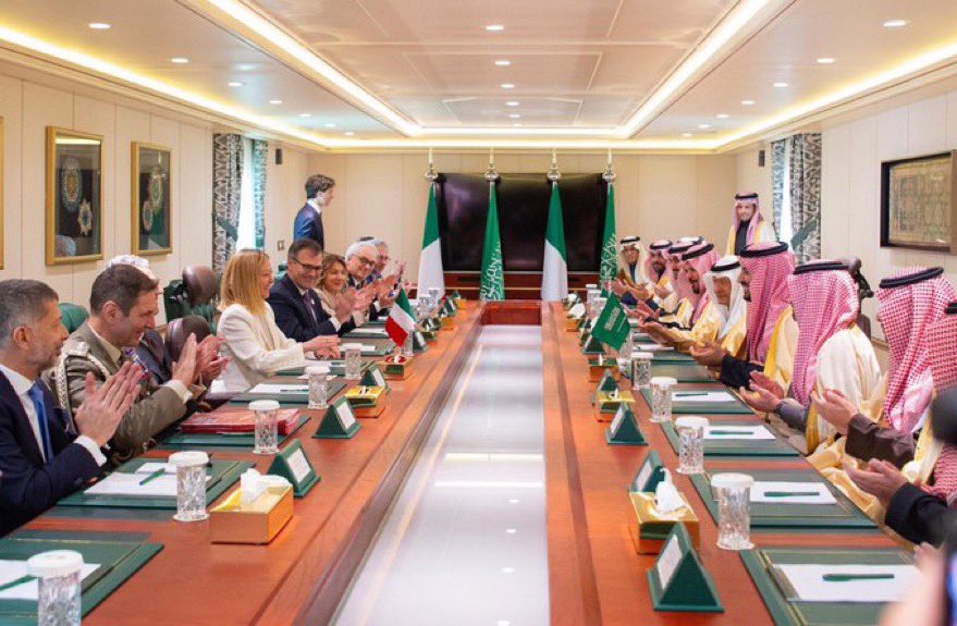 jibrel_na's tweet image. رئيسة الوزراء الإيطالية تؤكد خلال زيارتها للمملكة التزام بلادها #ايطاليا 🇮🇹 انضمام #السعودية 🇸🇦إلى برنامج GCAP، برنامج تطوير طائرات الجيل السادس. وهو ما يحظى أيضًا بتأييد #بريطانيا 🇬🇧 

يبقى الآن موقف اليابان #اليابان 🇯🇵 العنصر الحاسم في استكمال هذا التعاون