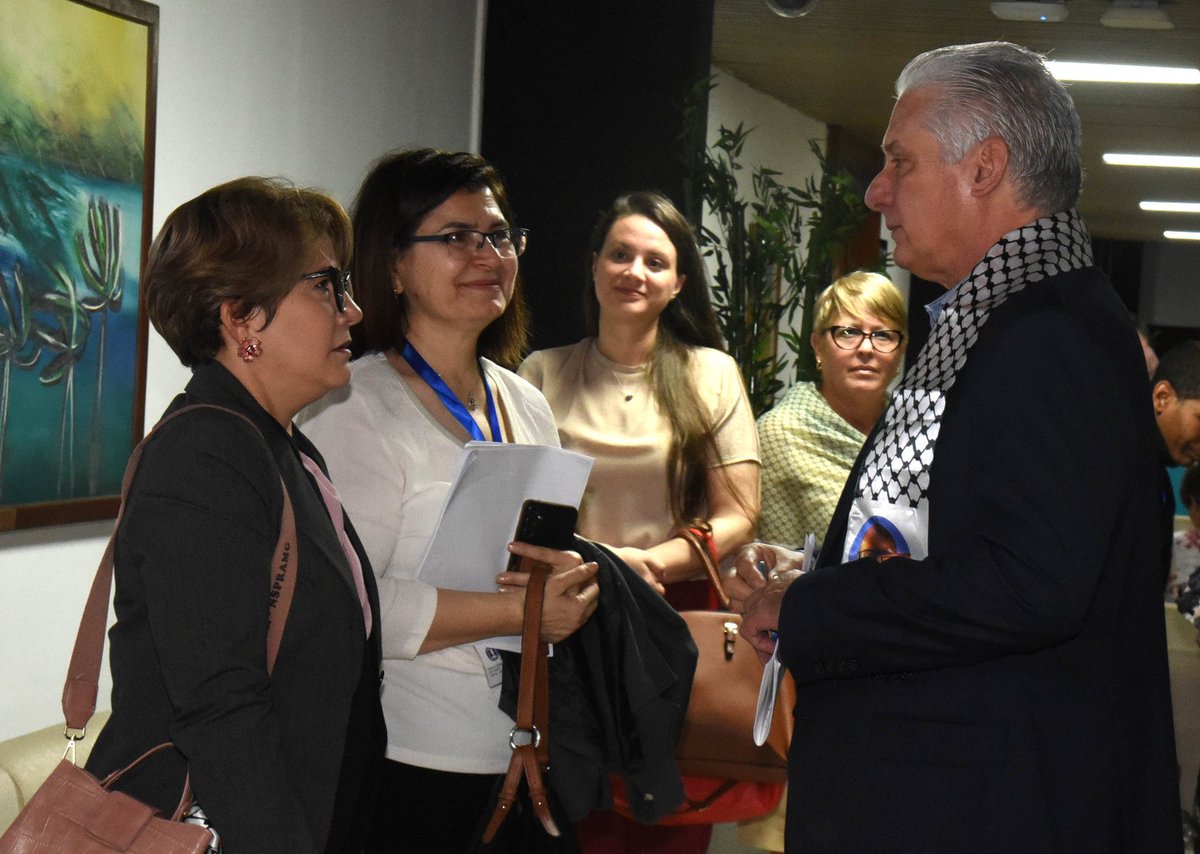 PartidoPCC's tweet photo. La presencia de @DiazCanelB en la VI Conferencia Internacional por el Equilibrio del Mundo genera múltiples muestras de admiración. El Primer Secretario del CC PCC y Presidente de la República de #Cuba participa en el panel "Guerra y dominación VS resistencia y solidaridad" https://t.co/aYswRbdqc4