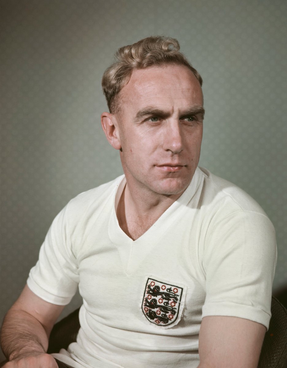 Billy Wright – the first player in the world to win 100 international caps – was born #OnThisDay in 1924 🏴󠁧󠁢󠁥󠁮󠁧󠁿❤️