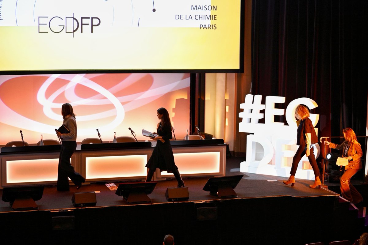 CNBarreaux's tweet photo. [#EGDFP2025 🤩] Les portes se referment sur cette 21ème édition des #EGDFP. Avec 1 800 participants le grand rendez-vous du barreau de famille a tenu toutes ses promesses. Il a été l’occasion de nombreuses rencontres institutionnelles, de rencontres entre avocats et d’échanges avec nos partenaires.

Retrouvez très bientôt les supports de présentation diffusés lors de ces deux journées sur https://t.co/0kvrwvvbSM
