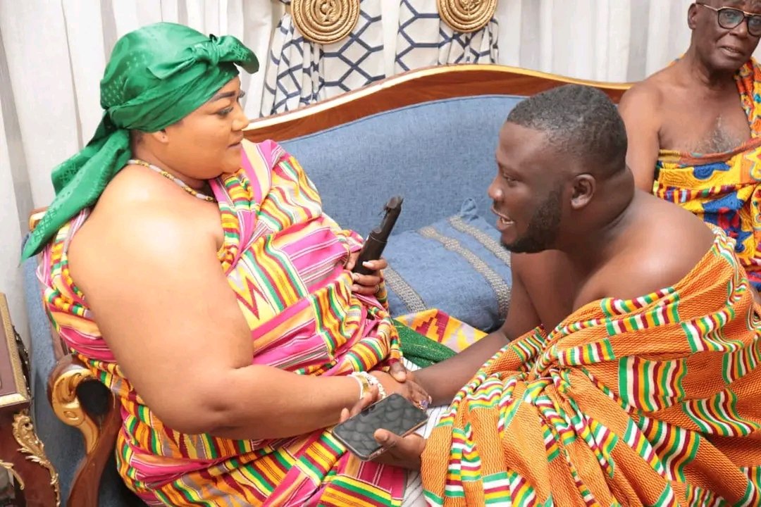 Hilairemayah_'s tweet photo. Congratulations once again Hon. @DrAmoakohene Regional Minister Of Ashanti Region π
#ResettingGhana
#Ichoose8
#MahamaThePresident
@cdzas @AshuraJnr @Dejoh36 https://t.co/H8NHlatIrk