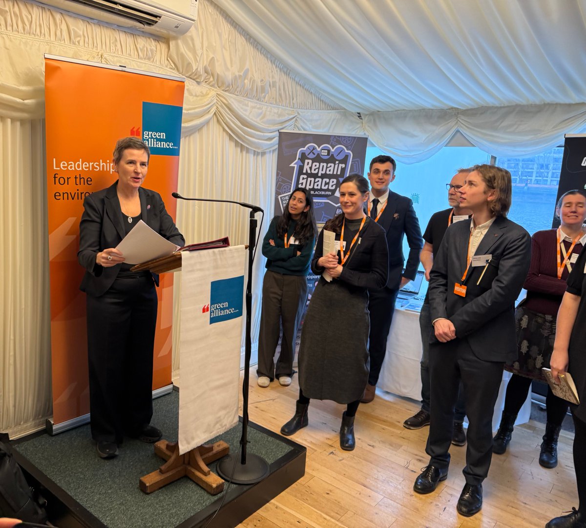 Delighted to join @greenallianceuk launching a paper on using recycled devices to end digital exclusion. <a href="/MaryCreagh_/">Mary Creagh CBE MP</a> gave an inspiring speech showing the government’s commitment to circular economy and we were delighted to meet local MP <a href="/OllyGloverLD/">Olly Glover MP 🔶</a>. Thank you all! 

@vmo2news