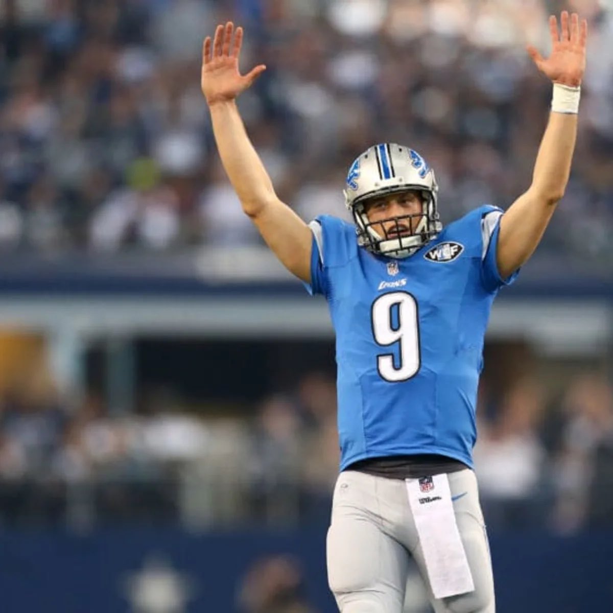 HEARTWARMING: A #Lions fan sold his signed Matthew Stafford jersey to take his daughter to a playoff game, Stafford heard and sent him a game-worn jersey from the 2014 Detroit playoff game.

“It reconfirmed who Stafford is… He had no reason to do this.”

🥹🥹🥹

(Via Free Press)
