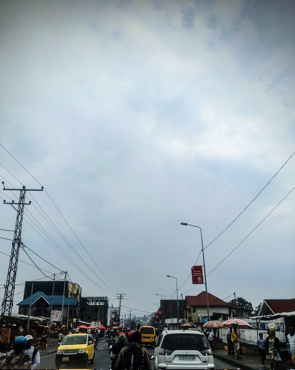 AmaniKavuke's tweet photo. Dans ces 3 derniers jours, sans Réseau, #Goma a appris à être plus Social...
Gloire à Dieu on se porte bien...
📸
#Thinkmore https://t.co/kIPnRqIe4e