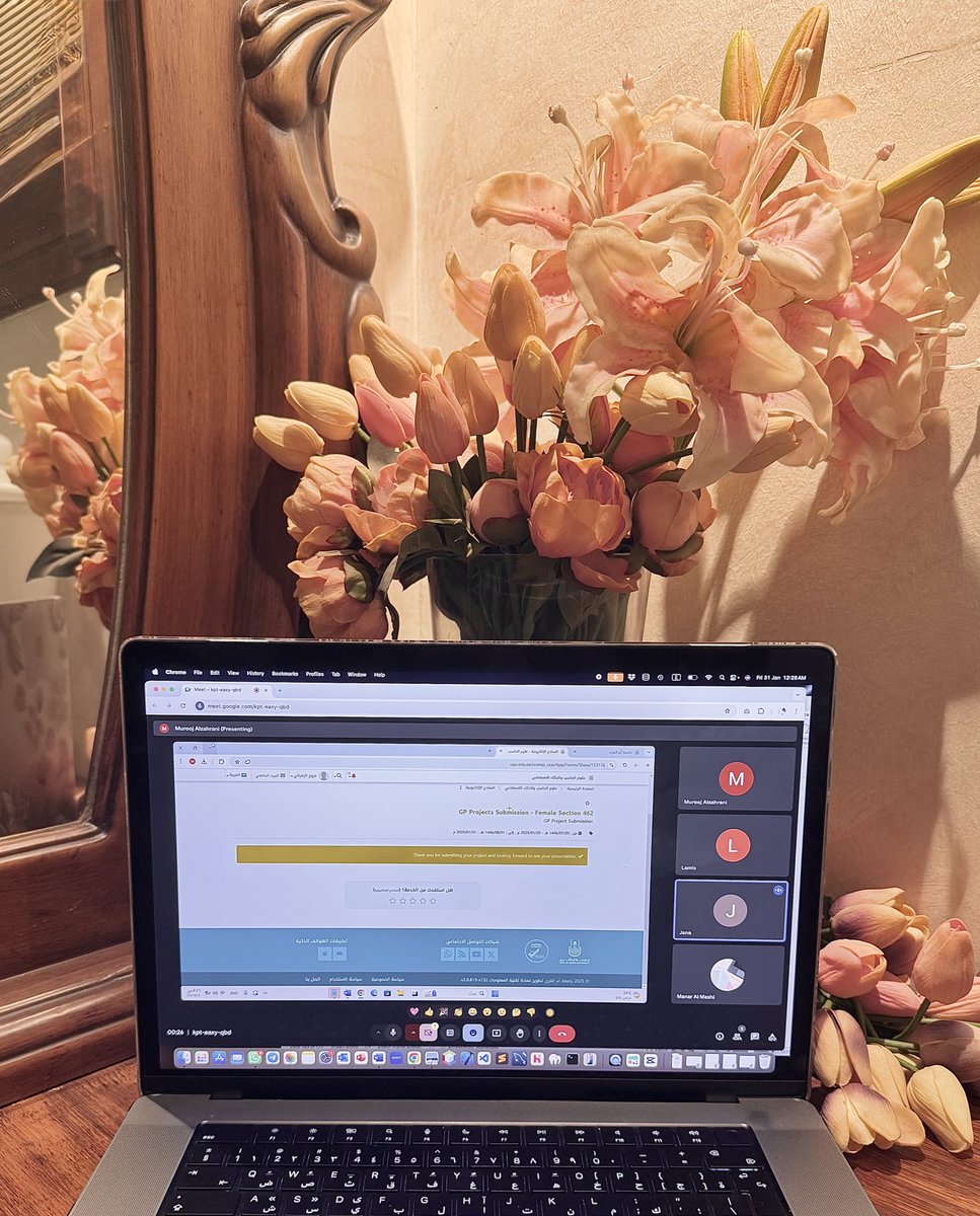 الحمدلله تممم تسليم مشروع التخرج✅،
شعور الإنجاز لا يوصف :( باقى المناقشة وبإذن الله ختامها مسسسك 🎓🤎