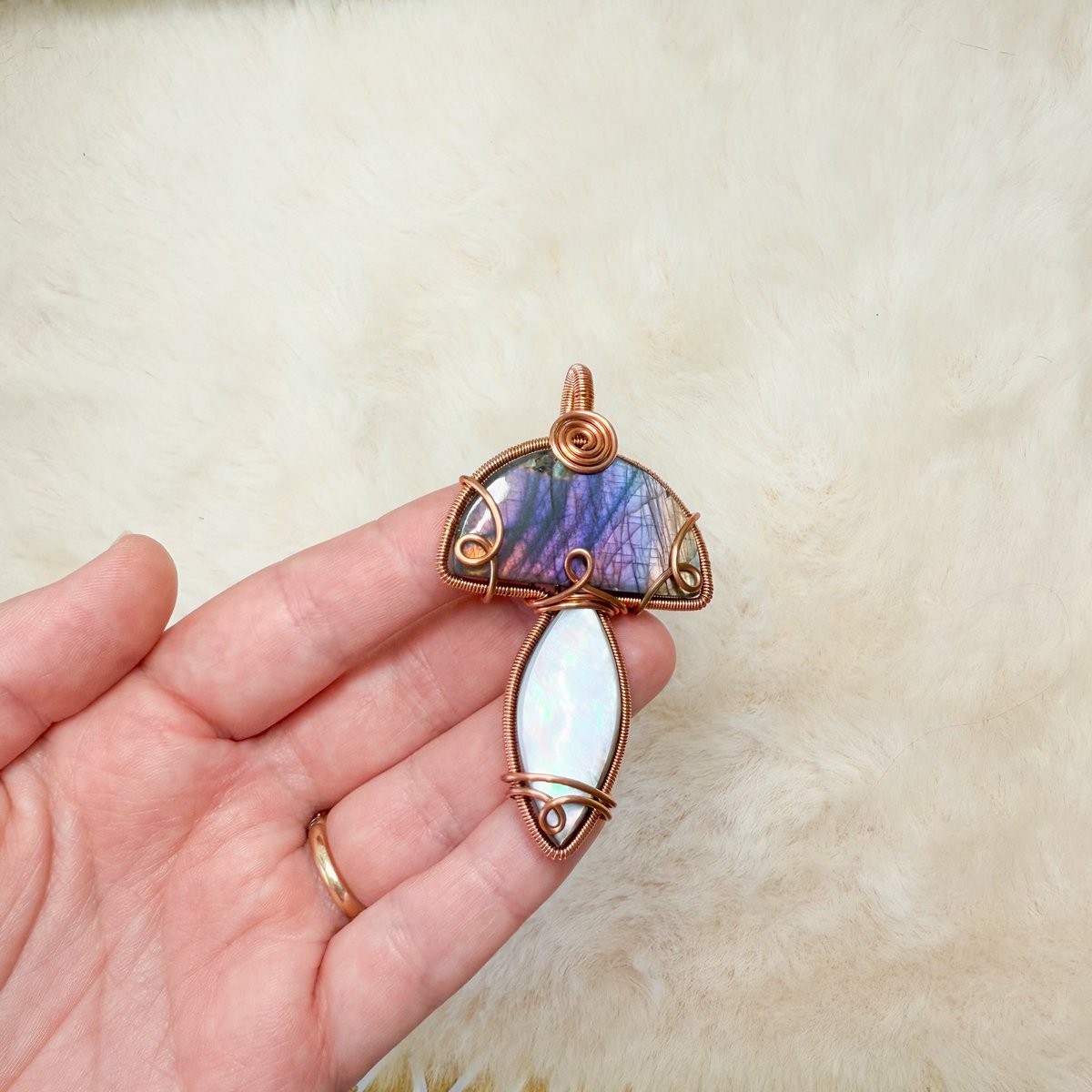 mildhippie's tweet photo. I know everyone’s gonna go for the lab &amp; mother of pearl mushroom for todays collection 🥲 remember there’s many other pendants too so if you miss this one try for a diff :)

set an alarm so you don’t miss out!!

5pm pst / 6pm mst / 7pm cst / 8pm est https://t.co/MAhYZpYWh8
