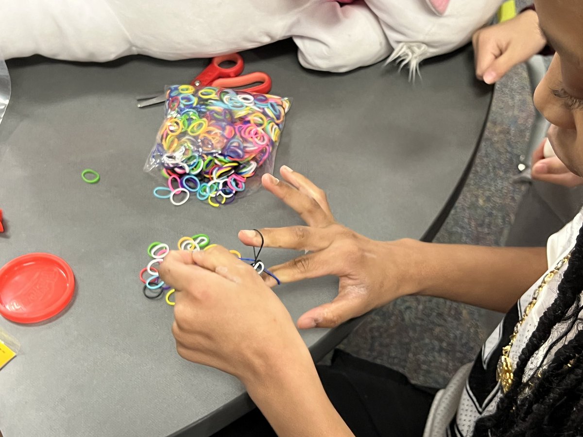 ToquamMagnet's tweet photo. 4th grade students enjoyed creating and designing in our new Makerspace in our Media Center today!! https://t.co/rJKeUMOgDF