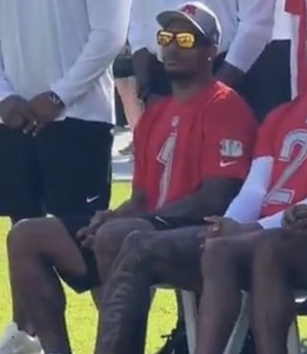 they are having so much fun 😐