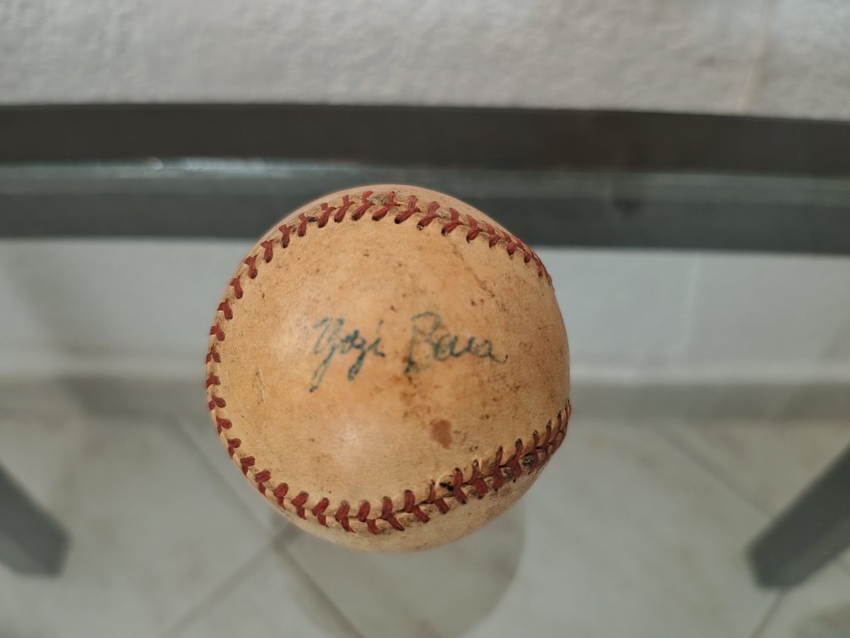 Lilith1103's tweet photo. @marthadebayle @mortonsubastas es de mi suegro herencia de su papá. Autografiada por Babe Ruth, Yogi Berra y Mickey Mantle. https://t.co/7YPMc8PZ6t