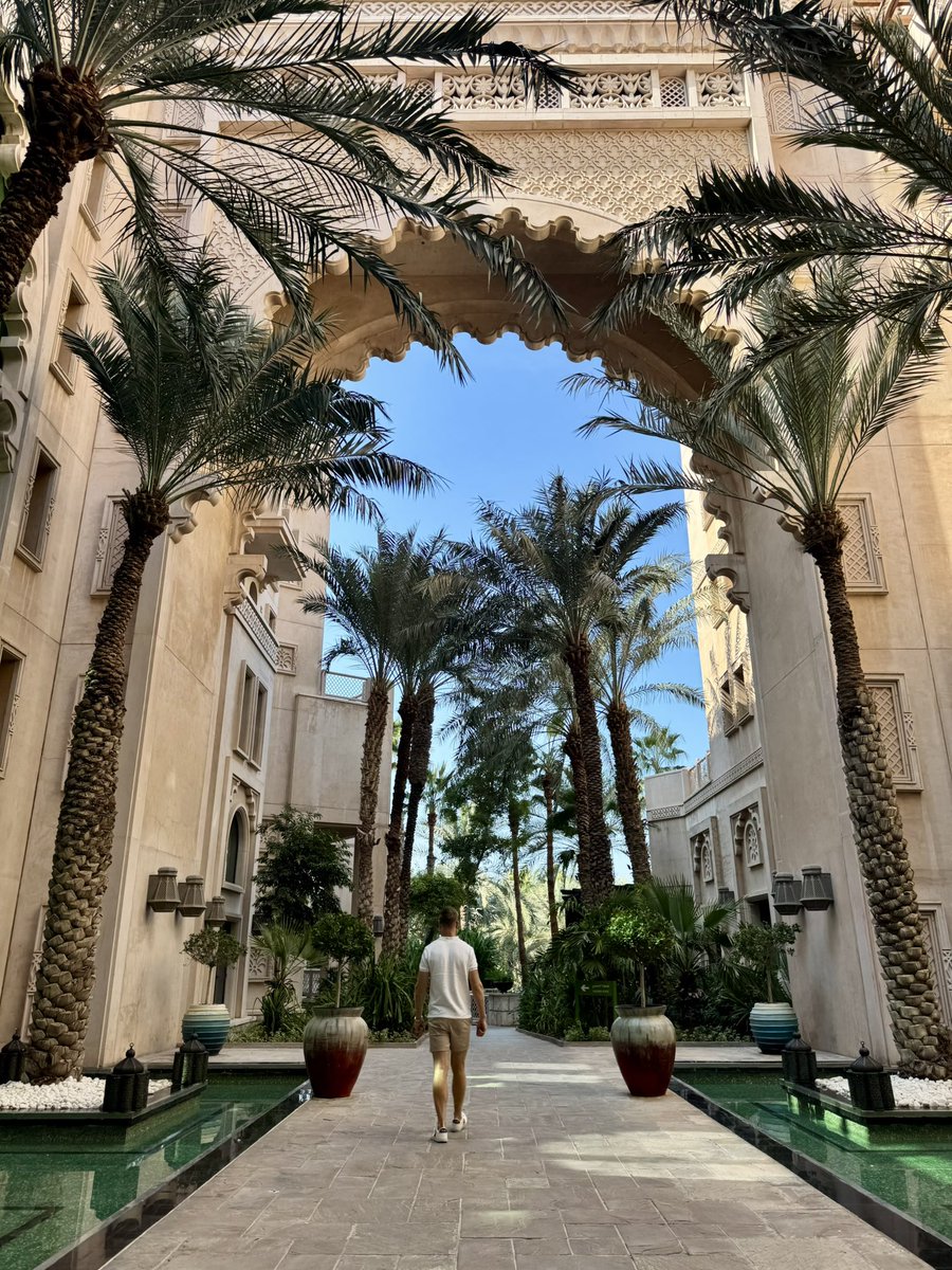 Winter in Dubai is gorgeous, especially going for business lunch on a Friday 1/2 day 🙌🏼