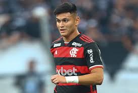 Hopacheco's tweet photo. O #Flamengo emprestou o meia Alcaraz ao Everton (ING) e alegou que o jogador teria poucas oportunidades durante a temporada. Isso significa que o Jorginho vem e era necessário abrir orçamento??? O que acham??? https://t.co/zBefCe6URG