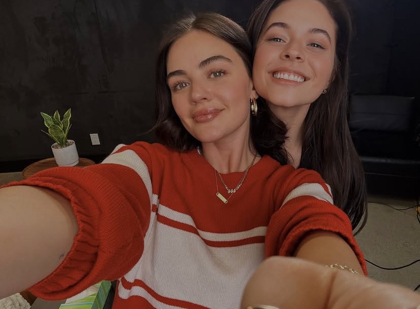 simplesmente lucy hale e sasha pieterse.