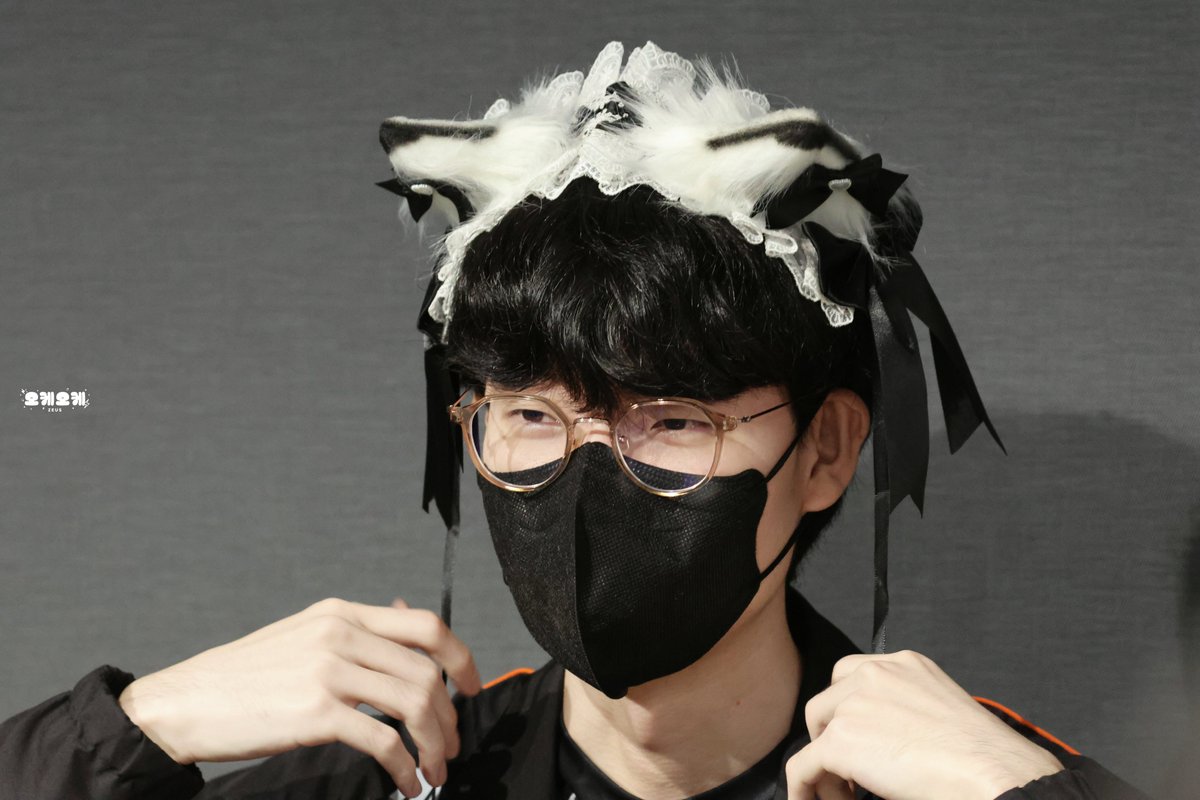 okok_Zeus10's tweet photo. 250131 vs DRX 승리 팬미팅

우원바! 우원바! 우원바!

#한화 #HLE #바이퍼 #Viper https://t.co/p5yVz9jxLn