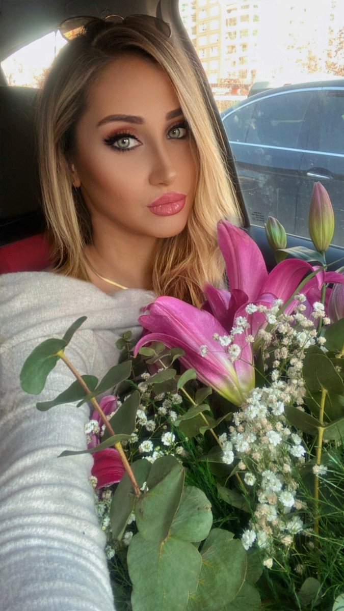 Çiçeğim 34 yaşına geldin hala seni çıkarları için kullanan insanları bi yerde affetmenin çabasını veriyorsun yapma🫳