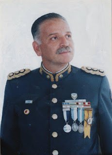 El mas importante SIMBOLO VIVO de lo que significa  PATRIA 🇦🇷
Caballero Cristiano Sr.Coronel Losito.