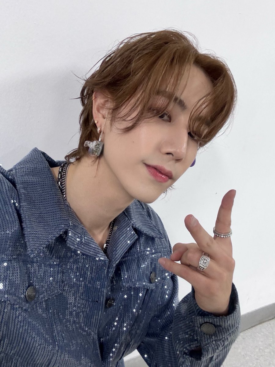 [📷 MARK SHOTS]

The end of Day 1! That was so much fun and thank you for coming out in the cold. Hope everyone’s back safely and we’ll see you tomorrow, even those at home 🐥💚

#MarkTuan #Mark
#마크 #段宜恩 
<a href="/marktuan/">Mark Tuan</a> <a href="/GOT7Official/">GOT7</a>