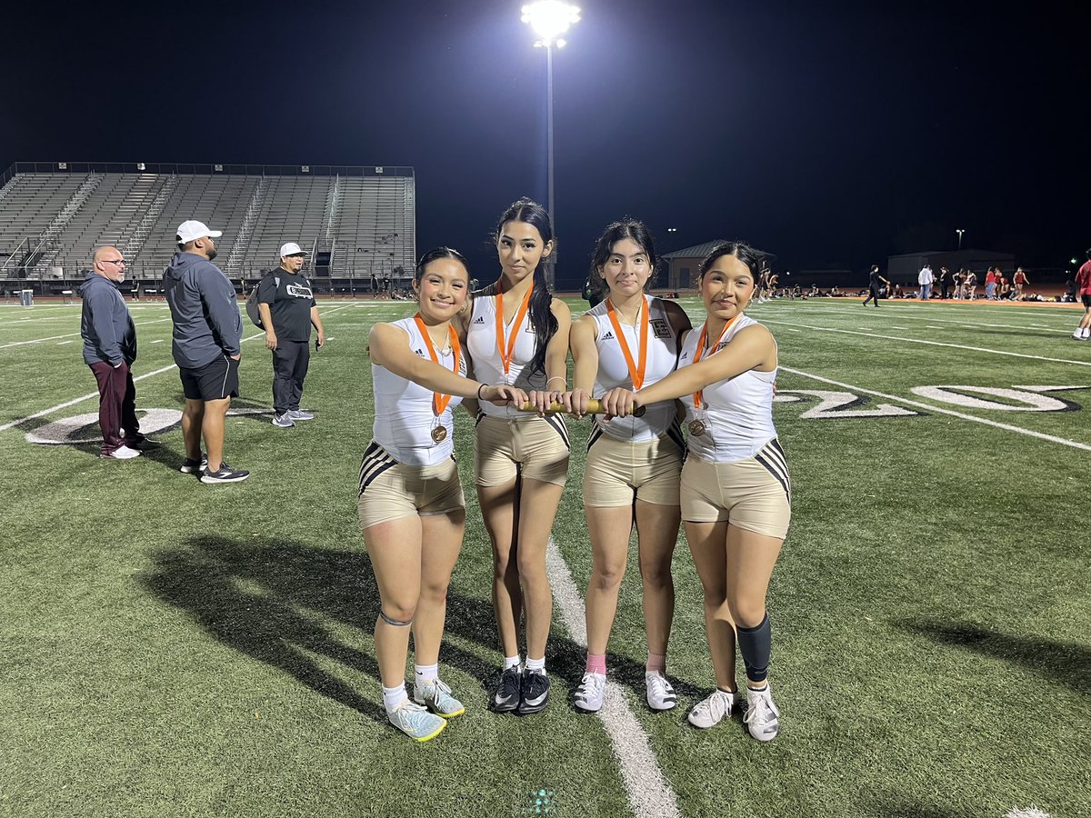 Jag_02179's tweet photo. Mercedes Sub Varsity Satellite Meet #LadyJacketTrack https://t.co/tYEIymP03i