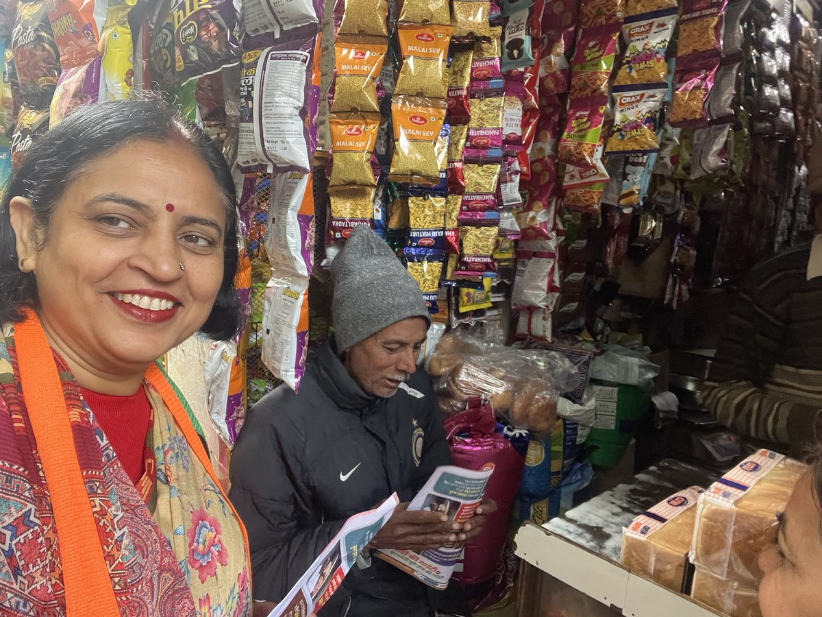 tiwarivijaya1's tweet photo. #डोरटूडोर संपर्क करते हुए
#DelhiElection2025
#चाँदनीचौकजिला
#बल्लीमारान
#BLSantosh
#gitanjalibjp1
#sangitayadav
#gitashakya https://t.co/WP9kVYdFmy