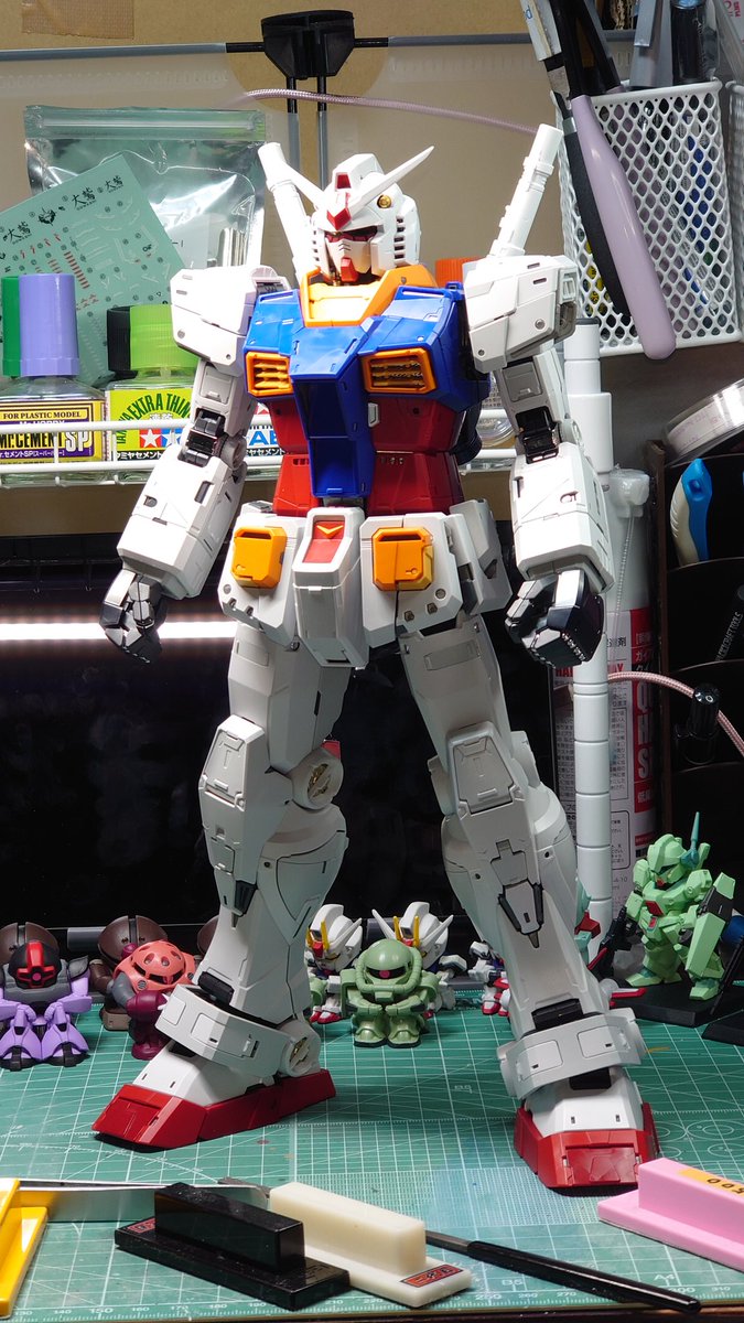 SPIRYTUS7296's tweet photo. PERFECT GRADE UNLEASHED

薄いイエローの部分だけ気に入らなかったので、調色したオレンジイエローに塗装し、とりあえずパチ組み。外装の分割が細かいとは言え、大きなパーツはウェルドラインが気になるのでせめてつや消しをと思ってたけど、もうバラしたくない(汗)どうしよ…
#ガンプラ https://t.co/BDu0pCHaFV