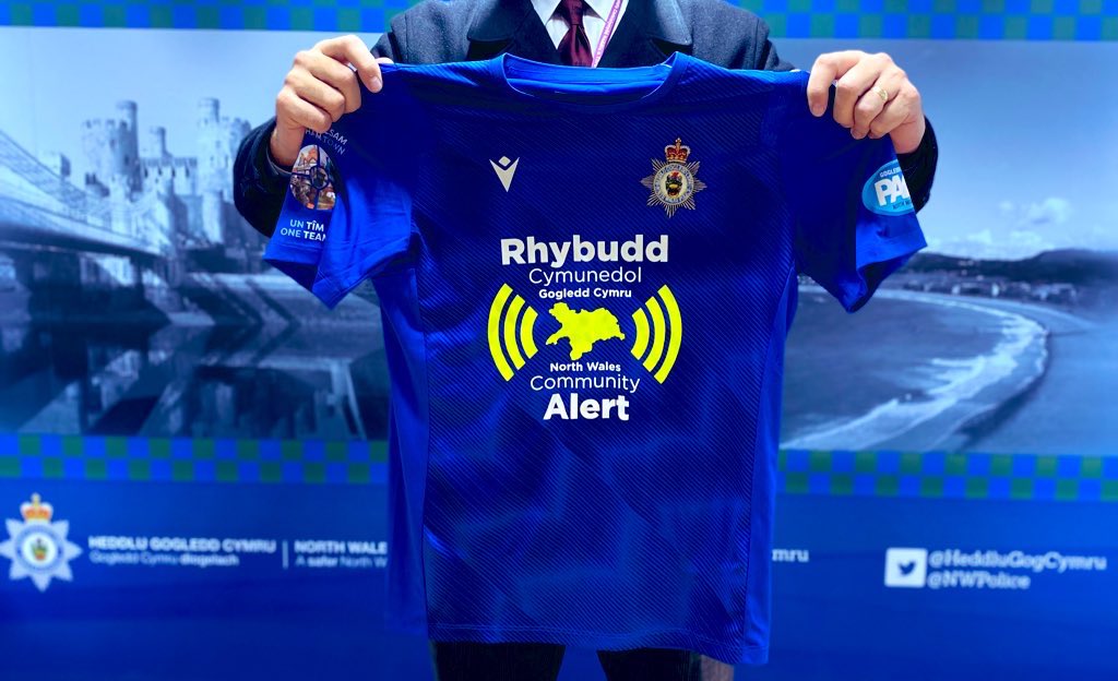 To celebrate raising more than £50,000 for charity we’re giving away one of our shirts! 

Our mate <a href="/VancityReynolds/">Ryan Reynolds</a> would look great in one don’t you think? 

To enter, all you need to do follow us + like &amp; share this post!

The winner will be picked tonight   at 10pm!