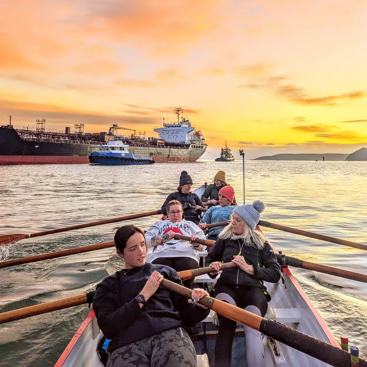 PlymCatte's tweet photo. When Emma's not working on the Cattewater, she's gig rowing on the Cattewater.

Great action shot of team member Emma and the ladies team out rowing as part of the Coxside Gig Club last night!

#Cattewater #sunset #gigrowing https://t.co/Io4bB9mzod