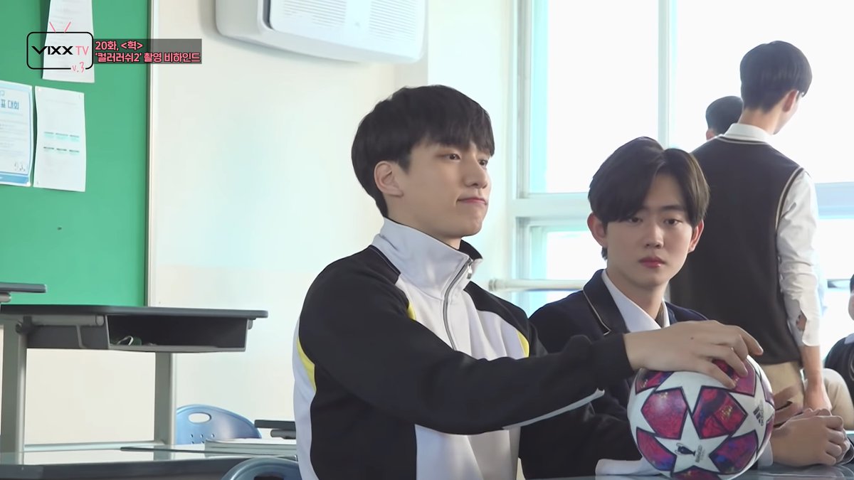 VIXX tv hourly tweet media