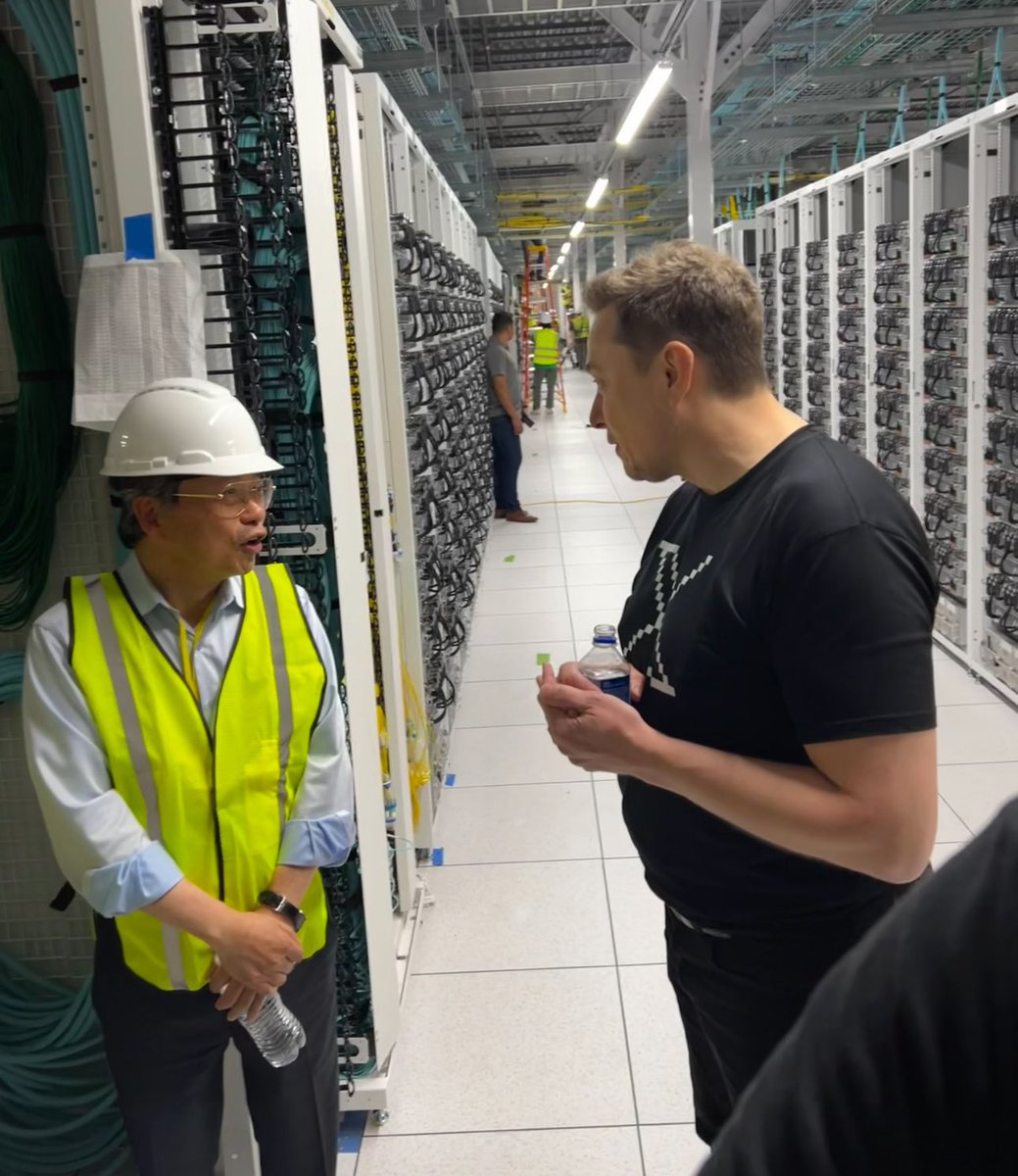 Han_Akamatsu's tweet photo. I honestly get the bear thesis for $SMCI.

But if you think that @elonmusk chose SMCI for his Tesla Gigafactories, and now for his SpaceX project, for the partnership not to flourish and fail, you’re making a huge mistake here.

Say all you want for SMCI, but company is making excellent moves with excellent partners.