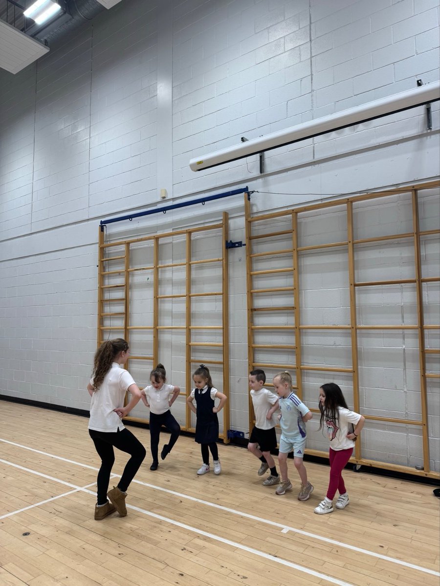 A huge well done to our talented Primary 6 highland dancers who taught our Primary 1's some Scottish dancing this afternoon 🏴󠁧󠁢󠁳󠁣󠁴󠁿 We were super impressed at how well organised your lesson was and how well you worked as a team🌟 

Kind, Committed, Inclusive 💙