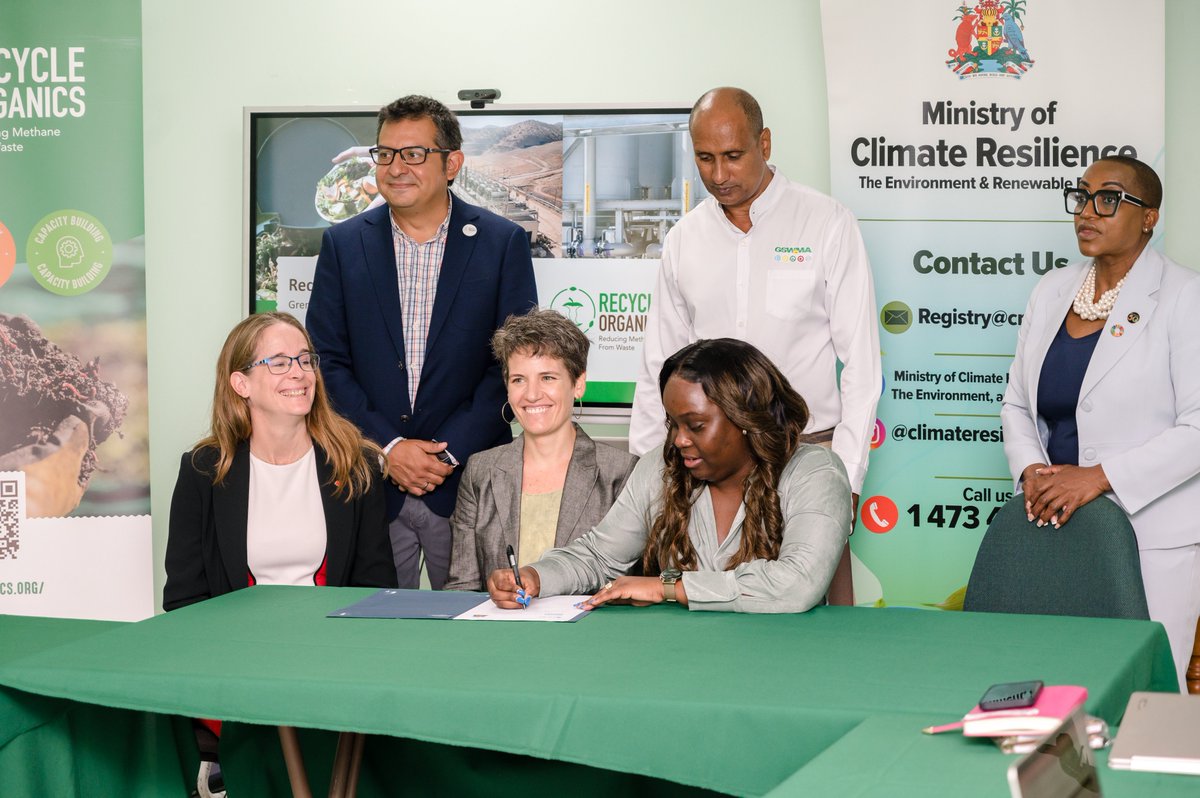 This week, Recycle Organics officially launched its Home Composting Program in Grenada, reinforcing our commitment to #sustainable #waste management and climate action. Some key takeaways from this week’s country visit 🧵⬇