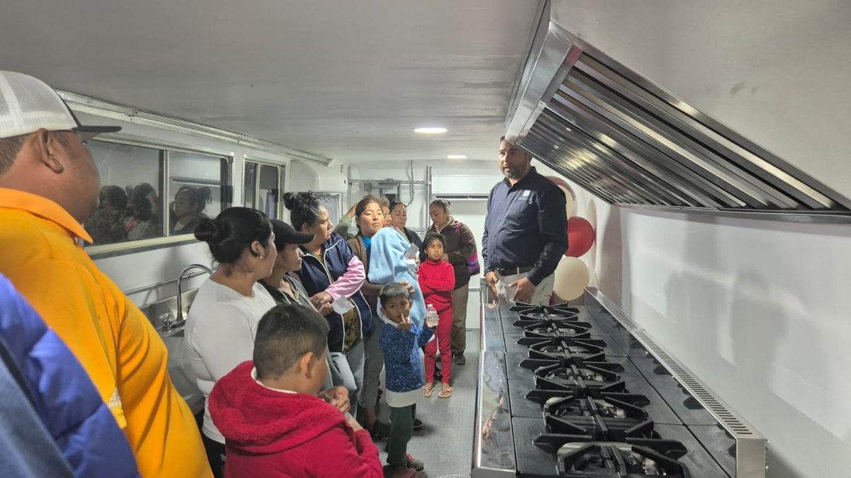 Para que la población de las zonas rurales de la entidad acceda a cursos de gastronomía, el <a href="/SEDIF_BCS/">SEDIF BCS</a>  e <a href="/icatebcs/">ICATEBCS</a> , inauguraron en la colonia Cactus de #CaboSanLucas, la primera aula móvil en capacitación.