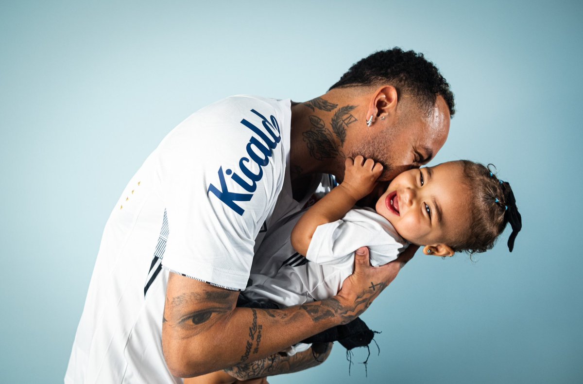 Quero morar nessas fotos do Neymar com a Mavie. ❤️