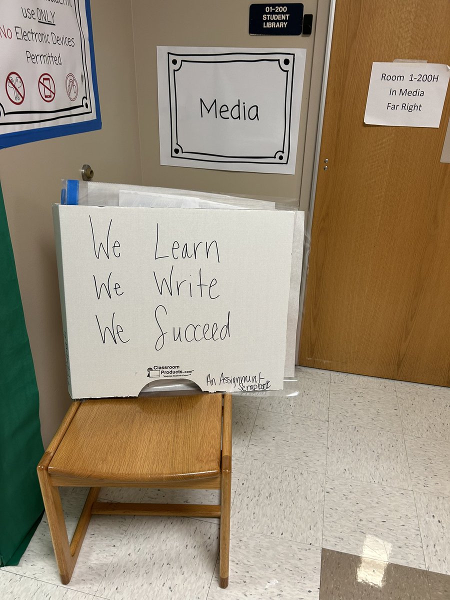 Not an easy job to judge wall murals this year for literacy week. Teachers and students worked together to create wall murals that illustrated “Constructing the Foundation for Success!”#pascocelebratesliteracy25  #floridacelebratesliteracy <a href="/PascoLiteracy/">Pasco Literacy</a> <a href="/FivayHighSchool/">Fivay HS Falcons</a>