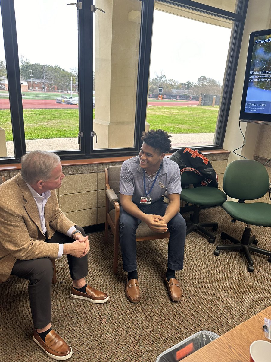 Blaine Bradford (@blaine1307) on Twitter photo Thank you Coach Kelly and Frank for stopping by the school today.🐅<a href="/CoachBrianKelly/">Brian Kelly</a> <a href="/FrankWilson28/">Frank Wilson</a> Thank you Coach Kelly and Frank for stopping by the school today.🐅<a href="/CoachBrianKelly/">Brian Kelly</a> <a href="/FrankWilson28/">Frank Wilson</a>