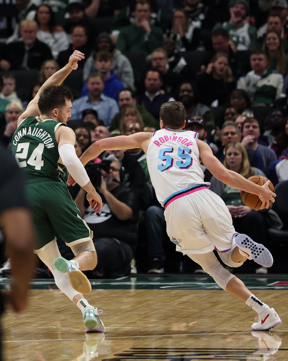 MiddlesexMagic's tweet image. Miami Heat forward Duncan Robinson and Milwaukee Bucks guard Pat Connaughton went head-to-head again recently! It never gets old seeing two of our guys compete in the NBA! #MagicFamily #NBA #MagicInTheNBA #Bucks #Heat
