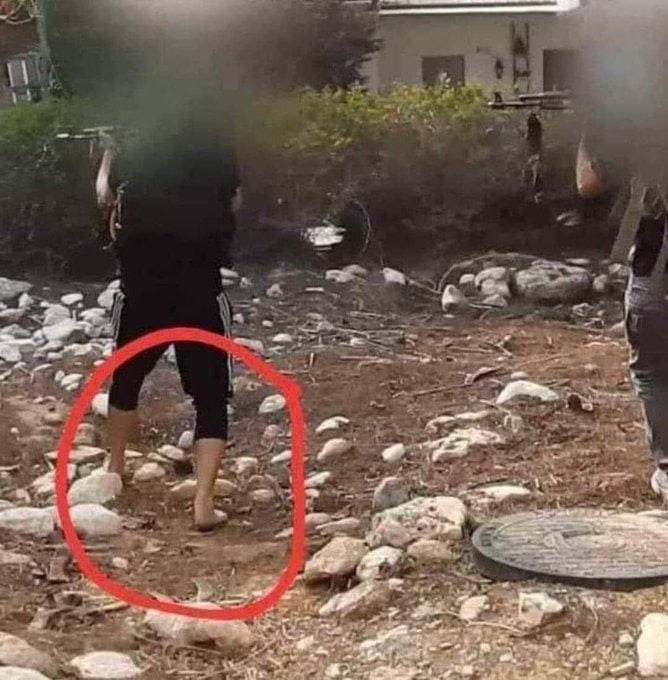 بقدمين حافيتين يدافع عن شرف ٢ مليار مسلم

تقبل الله جهادكم💚