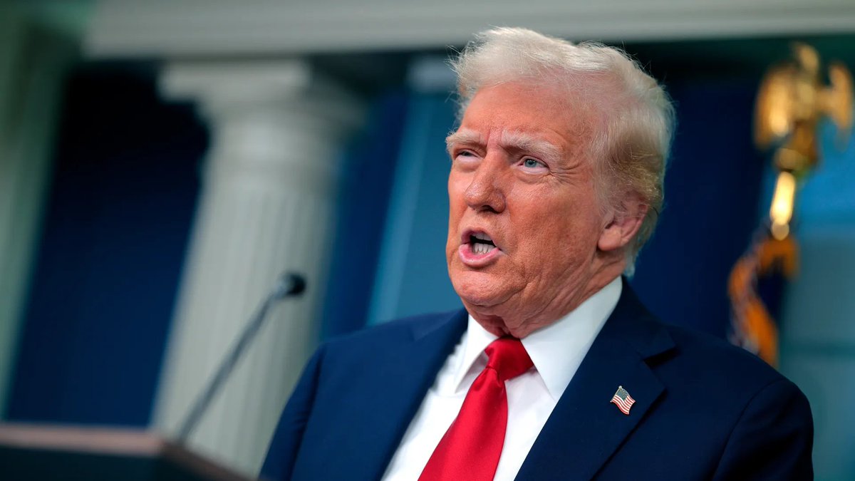 connectmnetwork's tweet image. The Trump administration is set to implement 25% tariffs on Canada and Mexico, and 10% on China starting Saturday, though details on the plans remain unclear. Tensions rise as trade policies take shape. #USCanadaTrade #Tariffs #CdnPolitics #USMexicoTrade #TradeWar