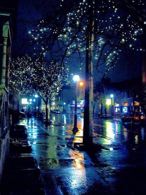 كل شخص تندمج معه ؛
سيترك جزءًا من روحه فيك، 
  فلا تعتقد أنك ستبقى ذاك الطيب، وأنت تقضي أفضل أوقاتك بصحبة اللئام.