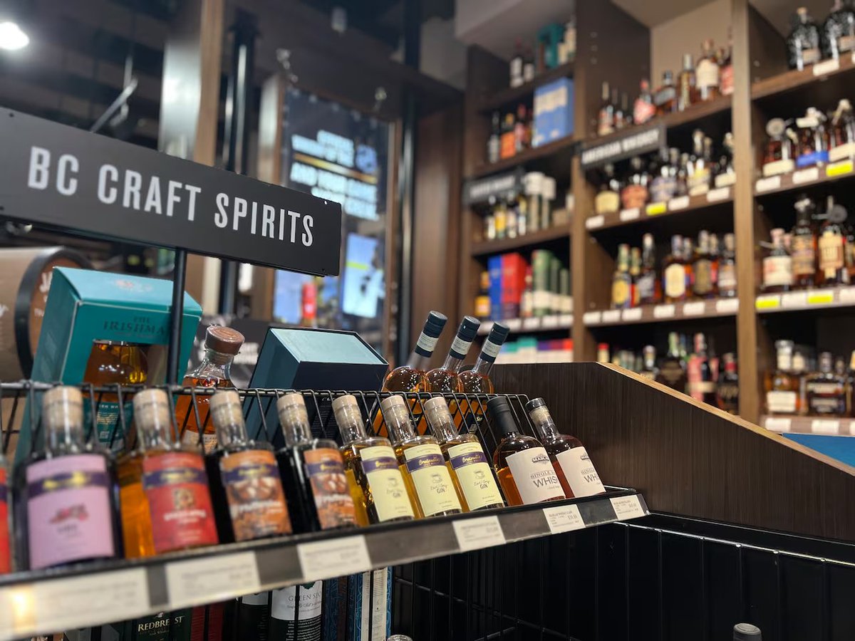 connectmnetwork's tweet image. B.C. Premier David Eby and Ontario's Doug Ford threaten to ban U.S. alcohol if the U.S. imposes tariffs, sparking calls to ease interprovincial barriers. Critics say it's easier to ship alcohol internationally than between Canadian provinces. #CdnPolitics #USCanadaTrade