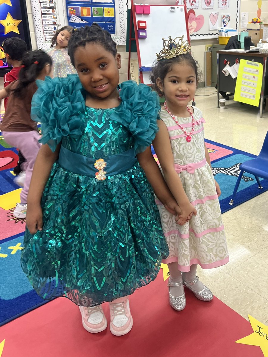 MrsDavid_'s tweet photo. Pre-k Fashion Show ⭐️❤️ https://t.co/VMfB8gU27Q